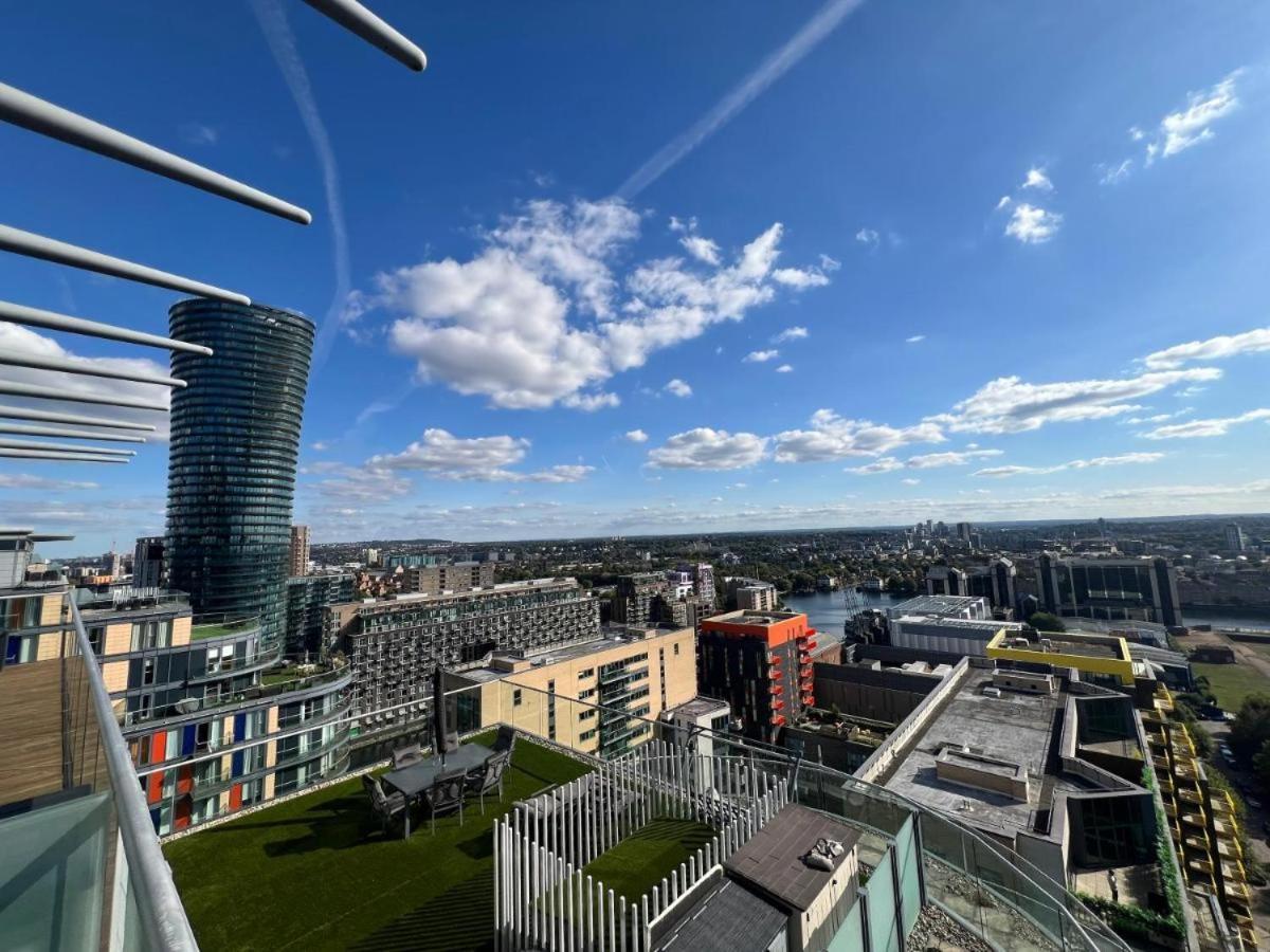 Panoramic View In Canary Wharf Penthouse Apartament Londra
