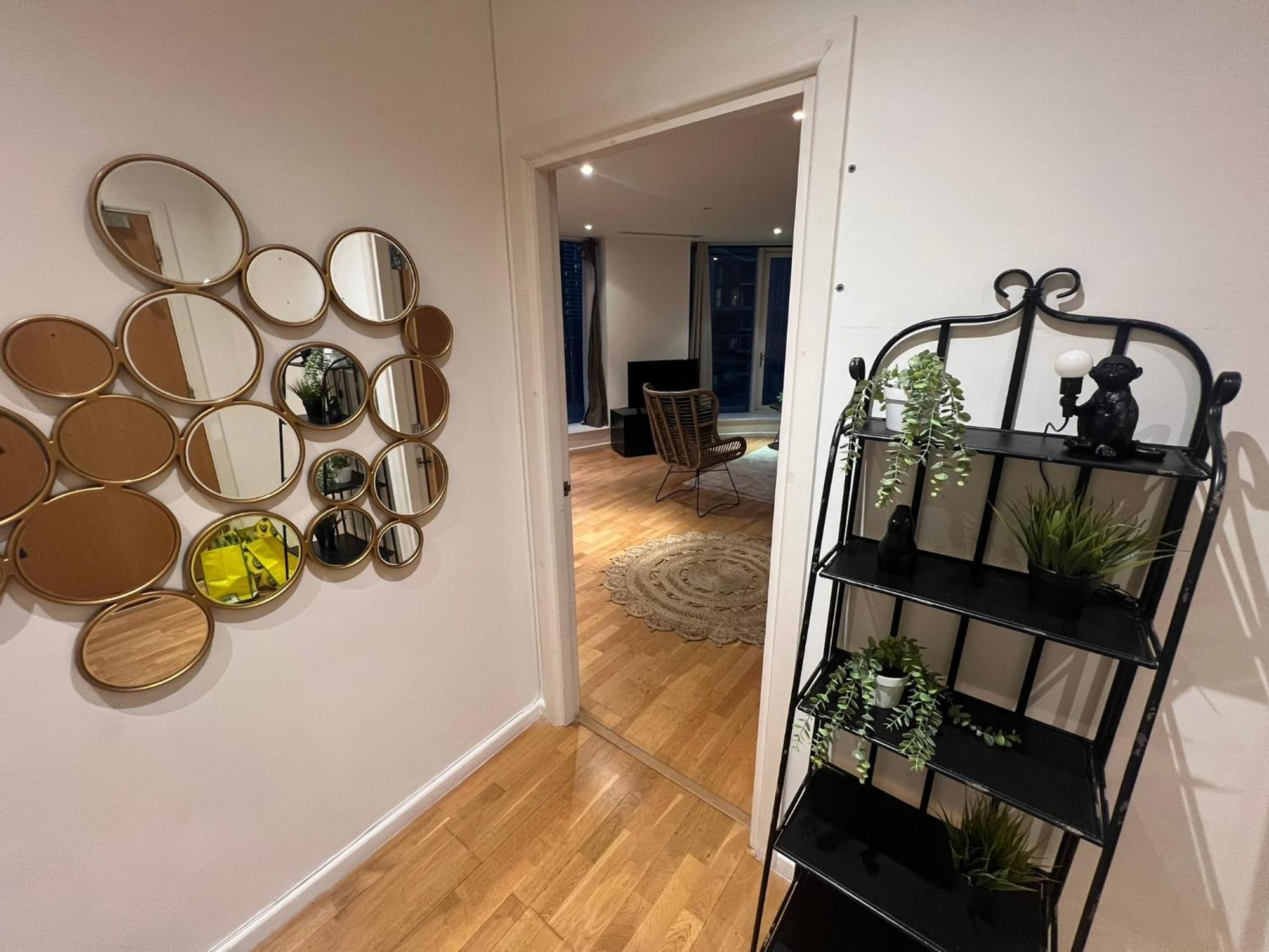 Panoramic View In Canary Wharf Penthouse Apartament Londra